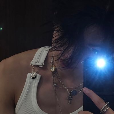 def_is_happy's profile picture. 