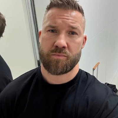 I enjoy friendships and honest genuine people. Please be one