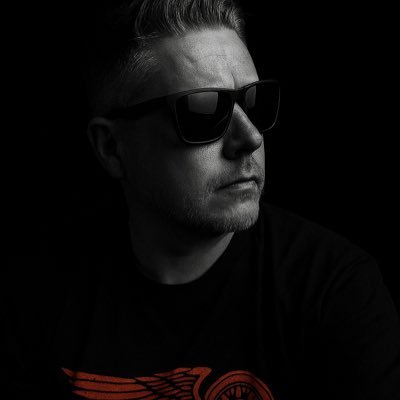 Manchester born, living in leafy Cheshire. Polishes a few cars at Bentley Motors. TikTok/Instagram servi1978 if you can be arsed to have a look.