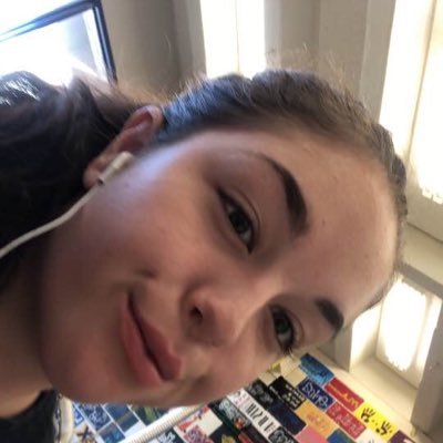 lizzy_james701's profile picture. 