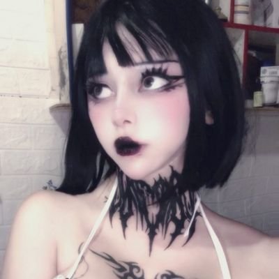 Wareensitapp_'s profile picture. 🕶