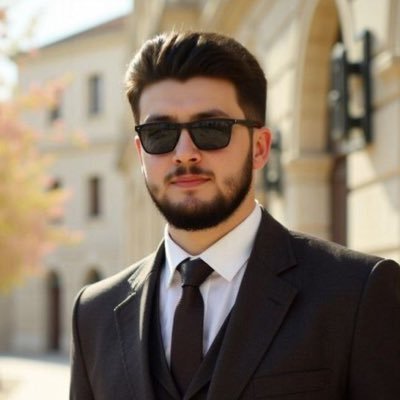 • عزيز
• من سوريا - ادلب
• طالب في كلية الطب البشري
• مصمم جرافيك بخبرة أكثر من ٣ سنوات
• يسعدني أي تواصل و أي استفسار
^_^