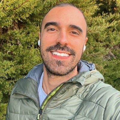 Geólogo e Professor, Doutor em Ciências Naturais. Geminiano, amante de uma boa fofoca e bons vinhos.