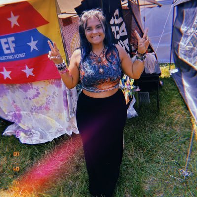 haylee_vibert's profile picture. 🐕 💜🌙 ♋️ 🎶