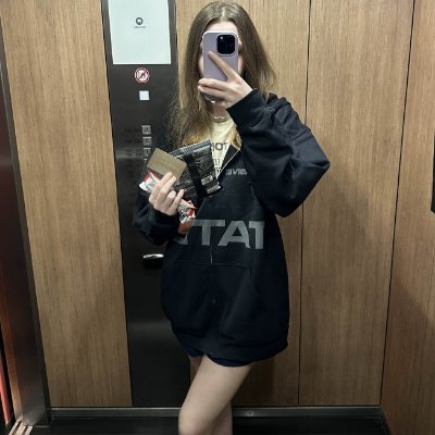 Zeynoolala's profile picture. 21 |