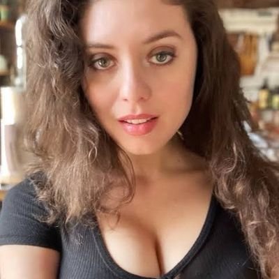 Naomi942906's profile picture. 
