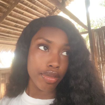 ellaomoni's profile picture. 