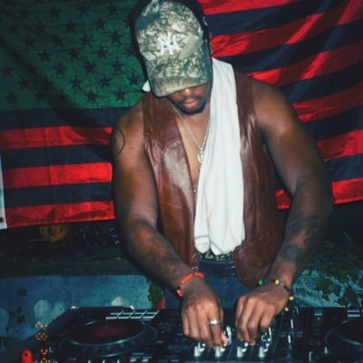 Ch3fVelly's profile picture. NYC | DJ | Black AF 👻 prince_nxvc