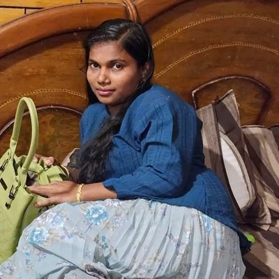 யாரும் இங்க ஒழுக்கம் இல்ல
என் வாழ்க்கை என் விதிகள் யாரும் சொல்ல தேவ இல்ல
தயவு செய்து தொந்தரவு பண்ணதிக.
கம்மம் இல்லமாம் யாரும் இல்ல
சந்தோசமாக இருக்க வேண்டும்