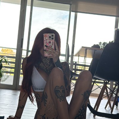 Prepare to blush. My main stage is @babbyviolet. 💋✨