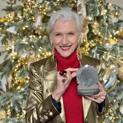 maye5428's profile picture. Bestselling international Author of A woman Makes A Plan 📖 Doctor of Dietetics 👩‍🎓Supermodel 🤨 💃#itsGreatTobe79 Manager:anna@mayemusk.com