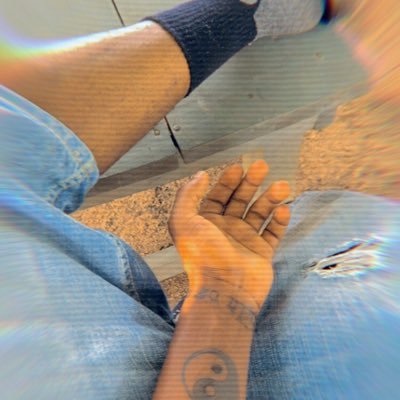 makavelisober12's profile picture. 