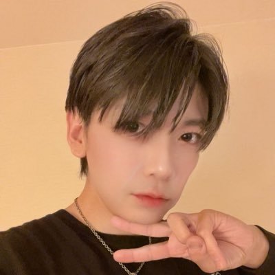 mr_moonset's profile picture. PalmuとTikTokでまったり配信中のライバー兼ファッショントレーニー。ツイートはラーメン8割配信1割筋トレ1割 これちょーだい👉 https://t.co/QHbmCkp5Hf
