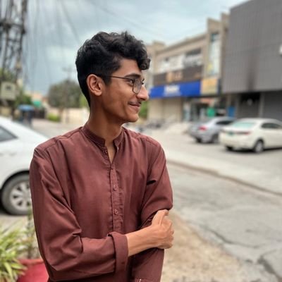 runner_plays's profile picture. illegally immature kid 🩺 
MS'1