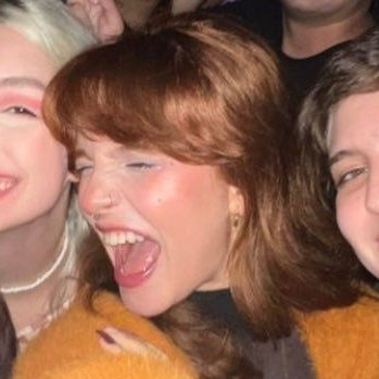 romaniaspoet's profile picture. all's fair in love and poetry