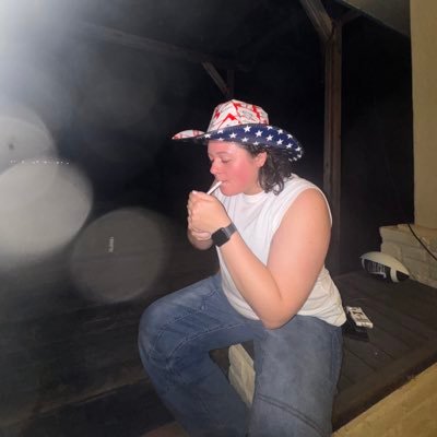 camryncook22's profile picture. she/they | 24 l loser lesbian