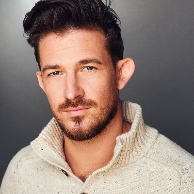 _groovebox_'s profile picture. Chicago Comedian 🎤 
Music Producer 🎹
tall 💅