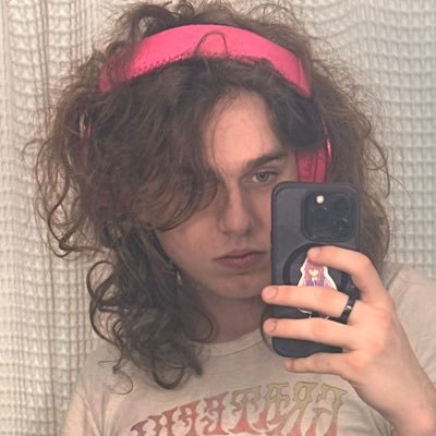 glunko56's profile picture. 21 | 🏳️‍⚧️ | may have killed my wife @evilglunko