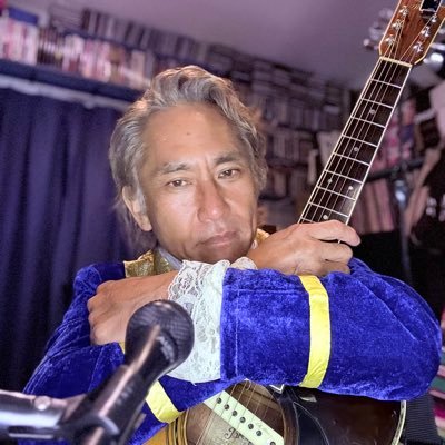 いつまで経っても若手のロックンロールシンガー🤴いつか王になるために日夜奮闘中!ロックンロールバンドBADGEのVO 🎤配信アプリコロムで定例ライブ開催してます。波あれば🏄🏄 海へ。なければ、映画。他にも🏃♂️ 💪🦋🦖🐠🪴🍺📘 🏍️❤️推し▶︎ #LARAMS #のん #danbaird