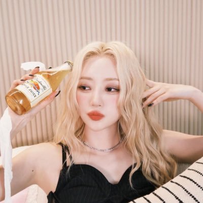Real ones know Dreamcatcher’s where it’s at. The effervescent 🐥, the main dancer.