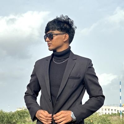 giri_800's profile picture. .