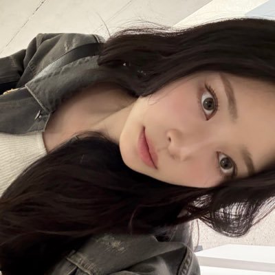 yxcrwn's profile picture. delulu & weird

“Whenever and wherever we are, even if we can't be together, as always, we make our smile flowers bloom.” - jww