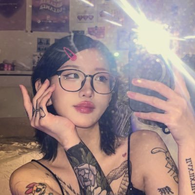 yy94667's profile picture. 我的推特很無聊