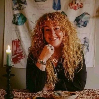 ✨ Medium | Astrologie | Orakel
💖 Einfühlsame Beratung für Frauen auf der Suche nach Liebe und Sinn