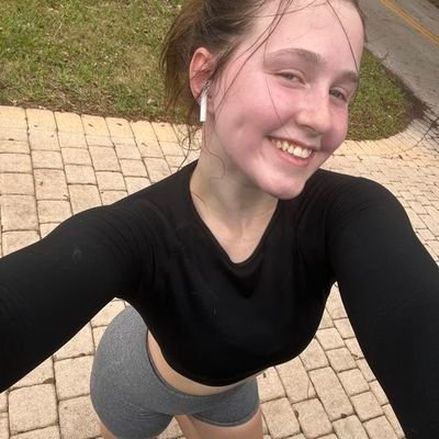 Annabelle149202's profile picture. Wer Schmetterlinge lachen hört, der weiß, wie Wolken schmecken. 🦋🇩🇪