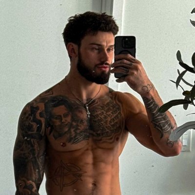 RayzaG's profile picture. One click and it’s over for you 😈 👇🏻