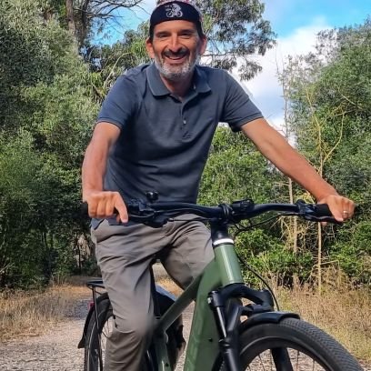 Biker, climate changer, love politics, hoping for a better present and a better future to us all.