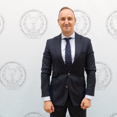 Enfermero del SUMMA112. Gestión sanitaria. PhD. MSc. Profesor Universidad Europea de Madrid. Académico de las Ciencias Enfermeras de la Comunidad de Madrid.