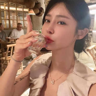 皆さん、こんにちは!私はジェーンです。フィットネスとゴルフが大好きです😄。
フィットネス後の瞬間を写真で残すのが好きで、それが私を幸せにしてくれます📸💪。ゴルフはストレスを解消してくれるし、カロリー燃焼にも効果的なんです💖~一緒に生活の中の素敵な瞬間を見つけましょう!📸💖