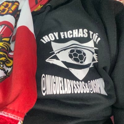 Sevilla para un Sevillano, es como un arrecife de coral para un pez trompeta. La belleza está enfrente, cuando bajas por Mateos Gago. Sevillista. Heavy Rock