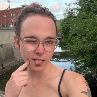 she/her | bi š³ļøāš| autistic | poly | 31 | horror movie lover | existential dreamer | amateur hot girl | custom š¶ļø requests in my dms š