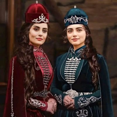 کوکنگ کرنا کپڑے سلائی کرنا پارلر کا کام یہ سب میں خود کرتی ہوں