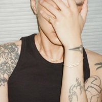 chic (@chrhrt) 's Twitter Profile