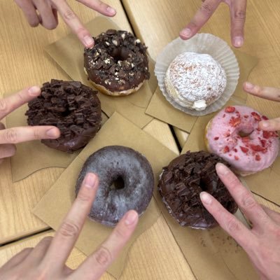 ドーナツを配る人。#立命館 (数理)→#京大 (情報学)→外資系証券でアナリストなどを約10年→ #理系ナビ CHRO (現在) 。犬と暮らしてます。 算数・数理素養を刺激する幼児・小児向け家庭教師・ベビーシッターもご依頼ください。(DM歓迎)