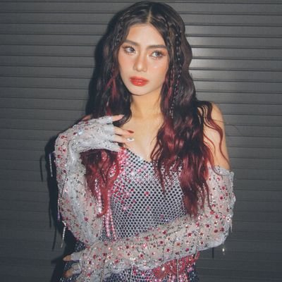 👩⚕️ fDoktora sa umaga, BINI fangirl sa gabi
💊 fRPh + fRChT na adik kay Bini Mikha
💓 Diagnosis: Mikha-Induced Palpitations
☕ Side effect: kilig + caffeine