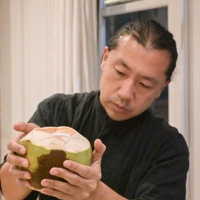 High_Straight's profile picture. チュラロンコーン大学客員教授・INDA(International Program in Design and Architecture) Adjunct Professor ・建築家・陶芸家・インスタグラムは主に陶芸作品 Instagram@takanaotodo