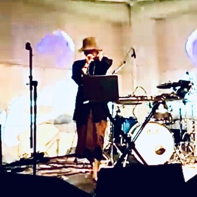 ダブ好き音響詩人。普段は電子楽器で音楽つくったり、電子レンジでチンしたりしています。都内近郊でたま〜にライブしてます。ポスト少なめ。