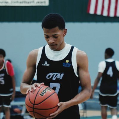 5’10 Guard C/O 2029 @CanadaTopflight ~ @OUTHEMUDBBALL instagram: Brandonibell_ email: Brandonibell@icloud.com