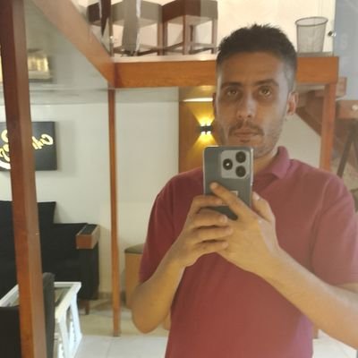 إِنَّ اللَّهَ وَمَلائِكَتَهُ يُصَلُّونَ عَلَى النَّبِيِّ يَا أَيُّهَا الَّذِينَ آمَنُوا صَلُّوا عَلَيْهِ وَسَلِّمُوا تَسْلِيمًا