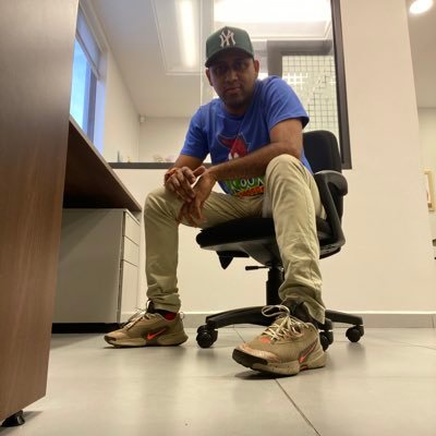 josejosh17's profile picture. Diseñador gráfico y punto.