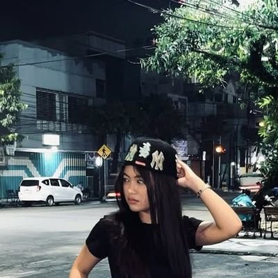 istarhii's profile picture. Mana duitmu? Ini duitku, itu duitku. Duit. Duit.