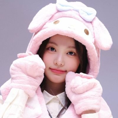 . ╭ ◜◝ ͡ ◝ ͡ ◜◝ ╮
♡ ∧_∧ _∧ ♡
♡ (⸝⸝_ ̫ _)𖥦ㅡ ) ♡
♡ /⌒ づ⊂⌒ヽ♡
╰ ◟ ͜ ◞ ╯
🍓 welcome yuniverse ~~