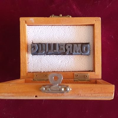 Doctor en Filosofía (UGR). Profesor ESO y Bachilleto en Extremadura. Exargentino en Badajoz.