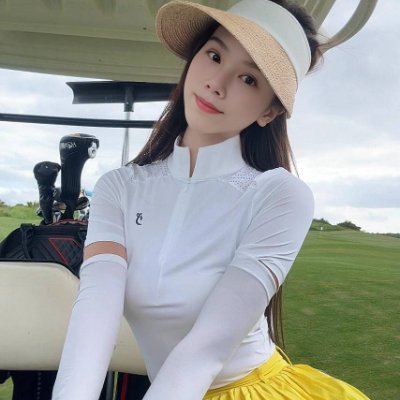 clytie_dy's profile picture. A woman who loves life, likes traveling✈, shopping🛍, golf, swimming, 
 reading, tennis.🏌️‍♀️🏊‍♀️📖🎾