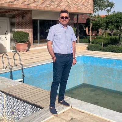گفته بودی که چرا محو تماشای منی؟ آن چنان مات که یکدم مژه برهم نزنی! مژه برهم نزنم تاکه زدستم نرود ناز چشم تو به قدر مژه برهم زدنی!