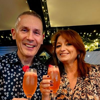 Ambulance EMT. 32yrs+ NHS service. Married to Dr Tim Riding ❤️ and living the absolute dream... 👌